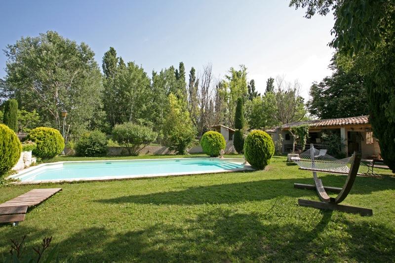 Luberon in Provence, old mas fully renovated in more than 2.6 hectares of parkland.